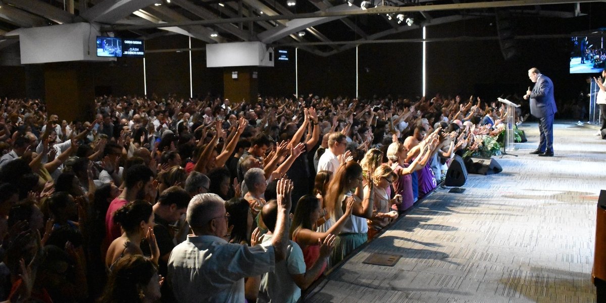 Igreja promove conferência para impactar cidade com teologia