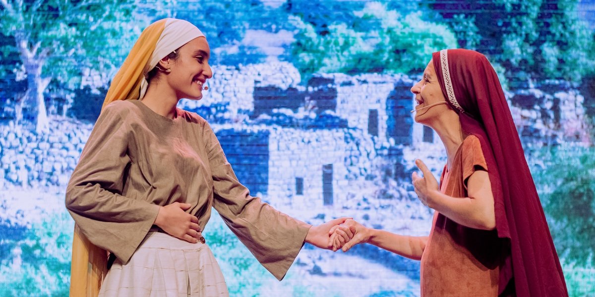 Companhia apresenta “As Profecias da Salvação” em teatro de shopping em SP