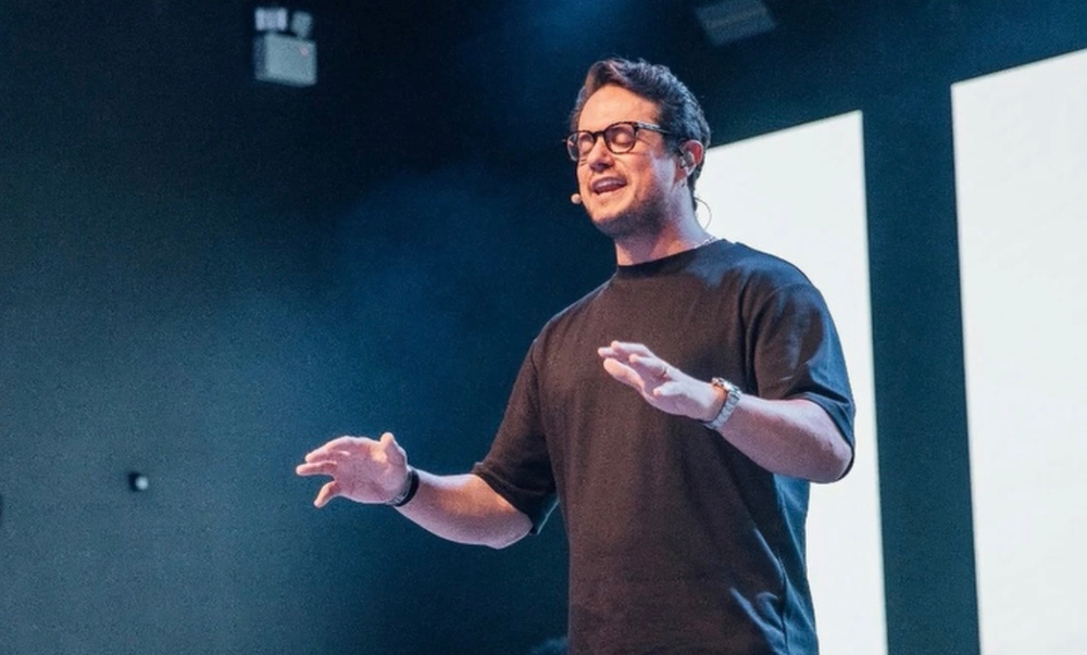 Deive Leonardo e Luciano Camargo atraem fãs em massa