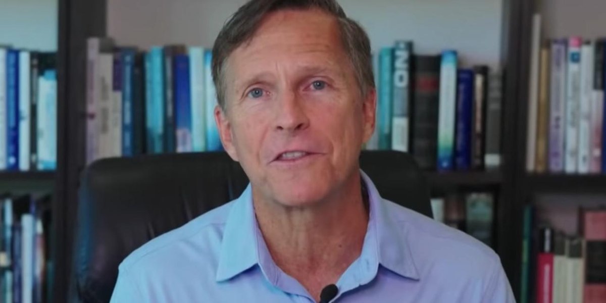 Cético revê crenças após analisar relatos de quase morte e vê paralelos com a Bíblia.