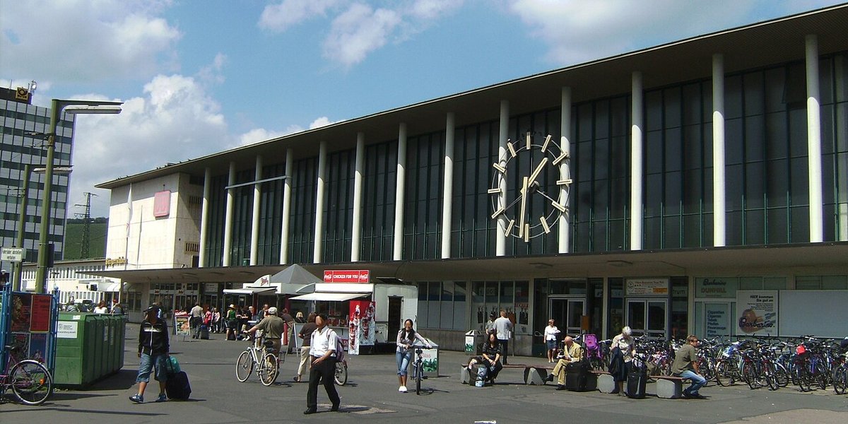 Ataque a faca em estande das Testemunhas de Jeová deixa feridos na Alemanha.