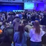 Universidade nos EUA: onda de fé leva mais de 500 alunos a Jesus