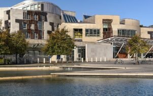 Parlamento escocês veta legalização da morte assistida