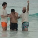 Batismo em massa marca evangelismo em praia de Cancún