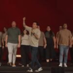 Pastores da Lagoinha Alphaville pedem perdão à igreja em culto.