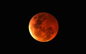 "Lua de Sangue" e Purim coincidem com tensão Israel-Irã