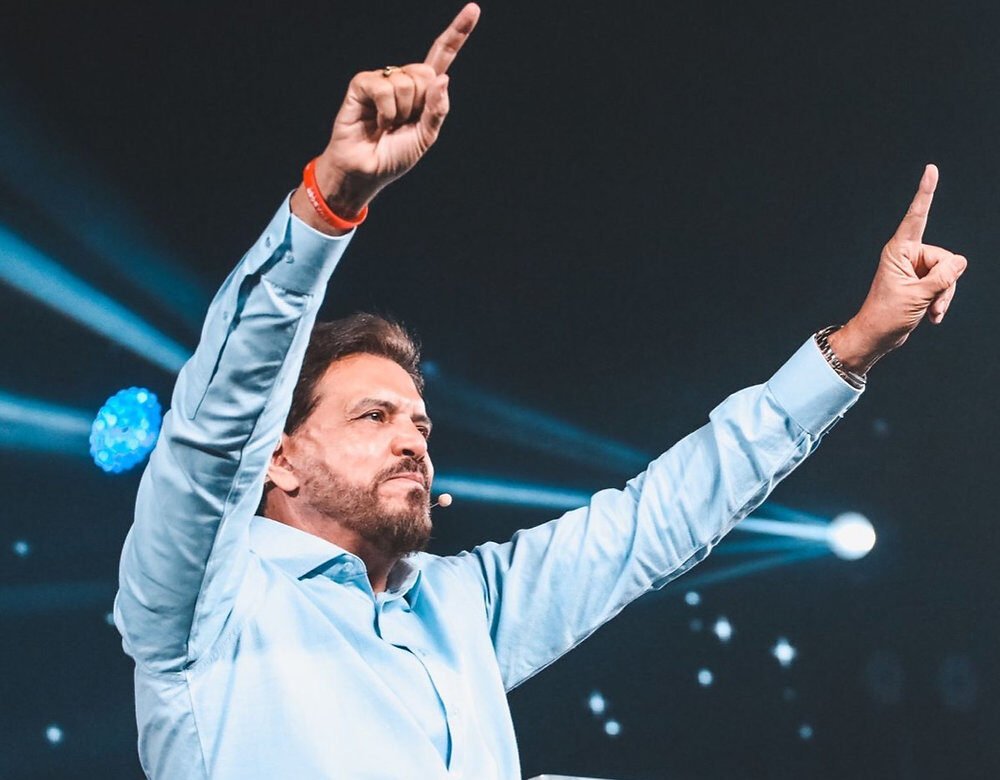 Apóstolo Estevam faz 72 anos.