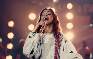 Julia Vitória lança música sobre Jesus na Páscoa