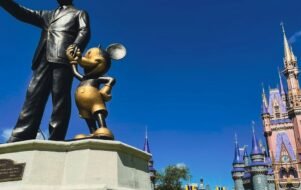 Disney volta a usar "senhoras e senhores" em parques.
