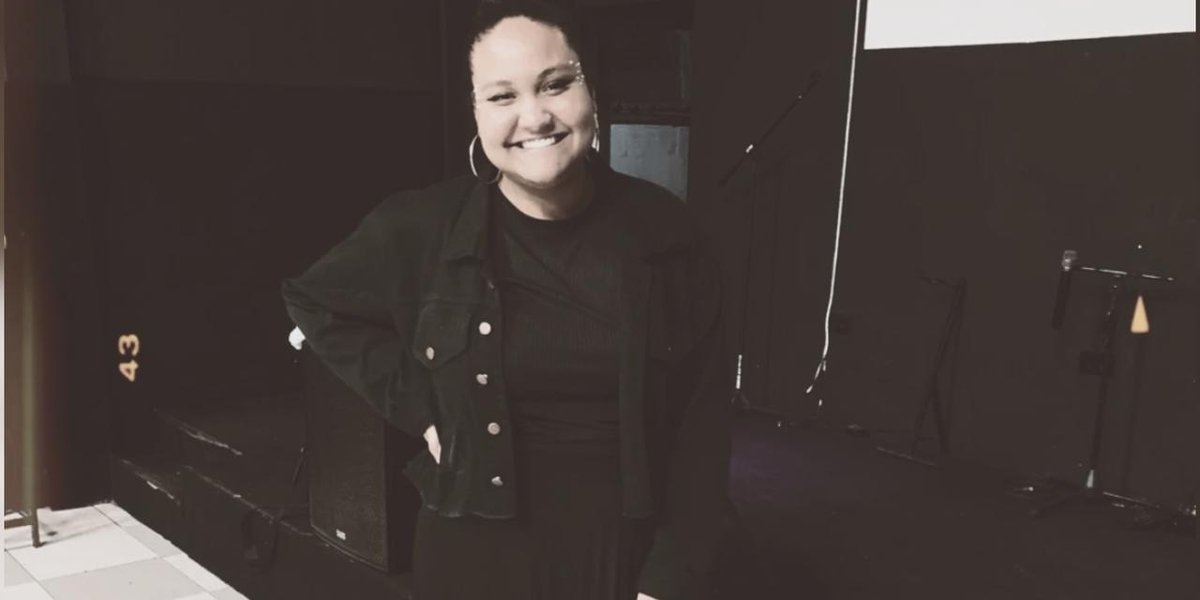 Cantora gospel morre em acidente em parque de diversões em Minas Gerais