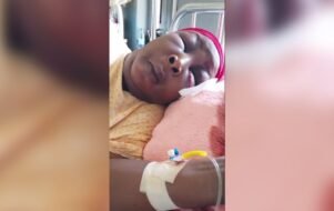 Marido ataca esposa a faca durante estudo bíblico após conversão ao cristianismo