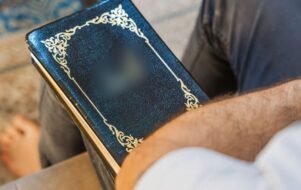 Ex-soldado islâmico abandona fé e se converte ao cristianismo após questionar violência.