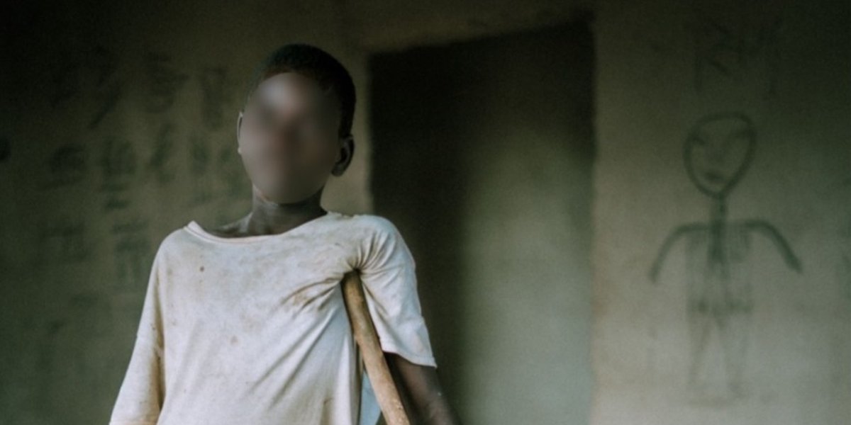 Menino se recusa a negar Jesus em ataque terrorista e prefere morrer.