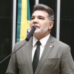 Feliciano desafia Flávio e exige vaga no Senado em encontro da Assembleia de Deus.