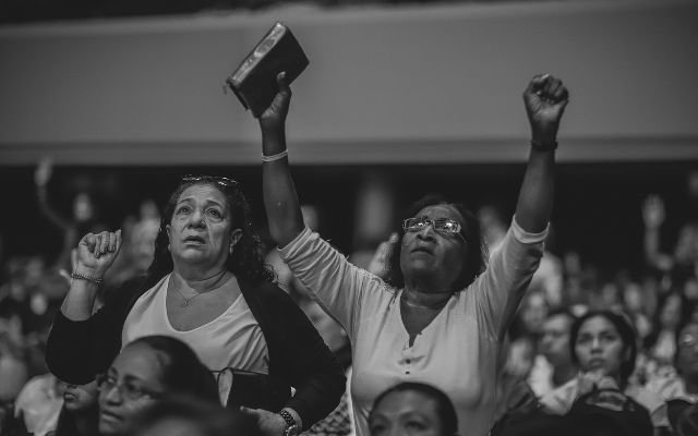 Estudo revela: Protestantismo avança e catolicismo perde espaço em 24 países.