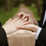 Papa Leão XIV reafirma veto a bênção para casais gays para evitar divisão na Igreja.