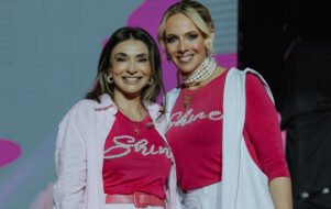 Soraya Moraes lidera louvor em conferência +QV