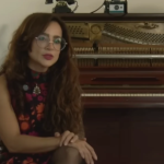 Daniela Araújo se emociona ao falar da importância do apoio da igreja em sua recuperação