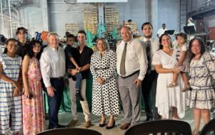 Embaixador dos EUA visita igreja centenária em Cuba