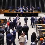 Câmara aprova PEC que isenta igrejas de impostos.